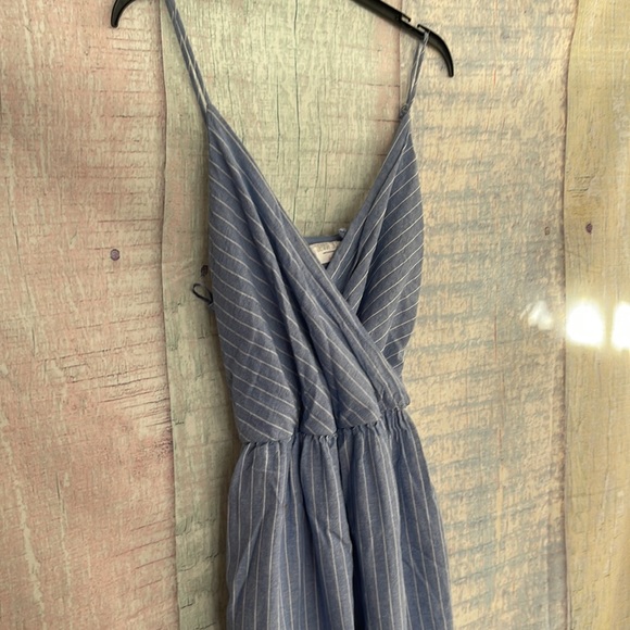 - Good used condition Woman’s Sienna Sky wide leg, jumpsuit capri. Size is… - Picture 6 of 15